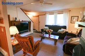 Quaint Condo 5 minutes to the ski slopes Valley Park D1 - Image 1