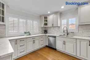 San Pedro 5BR - Coastal Retreat by Colby & Conrad - Image 4