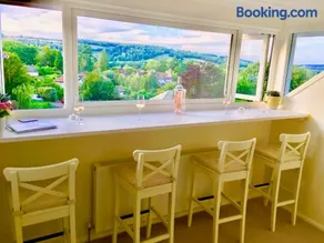 Ranmore Rise Retreat in the Surrey Hills - Image 2