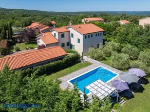 Holiday House OLIVE GROVE with pool and garden - Image 1