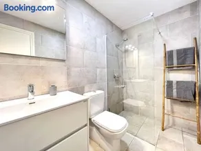 Merveilleux appartement avec jardin, terrasse et piscine | Vue jardin | Adapté au travail à distance - Image 2