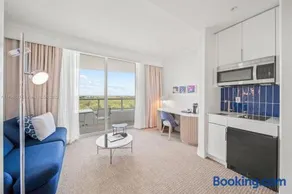 Fontainebleau Miami Beach Junior Suite - Image 5