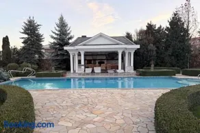 Luxury Villa - Image 2