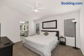 Desert Retreat Modern 3BR Spa Bath Long Term - Image 3
