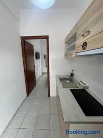 Ble Elia Moloyma Suite - Image 2