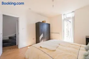 Modern & Spacious House - Image 4