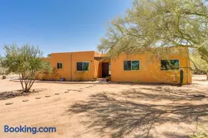 Conveniently located, kid-friendly retreat! - Image 1