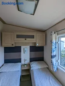 PEACEFUL HOMELY Caravan IN LOVELY CUL DE SAC 1 DOG WELCOME ON REQUEST Littlesea Haven Weymouth - Image 4