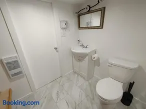 Quiet Ocean View Open Concept, Loft Style Studio within Forested Area, Near Parks & Ferry - Image 3