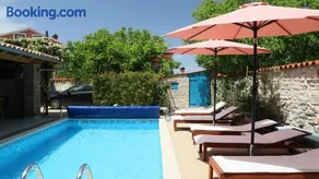 "Art House" Rovinj-Holiday Home with Private Heated Pool - Image 2