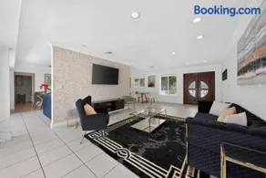 Modern 4BR -Stunning Pool - Parking - BBQ Grill - Crib - Image 2