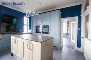 Group Accommodation - Rushden A6 Manor House - Private Gated -Sleeps 15 - Secure Parking - Image 5