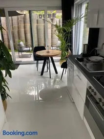 Stilvolle 1-Zimmer Wohnung mit Terasse nahe Therme und Prezero Arena - Image 1