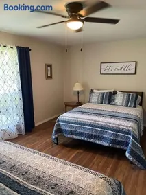 Spacious Cabin Retreat - Sleeps 12 -1hr from STL - Image 4