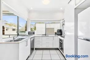 Smooth Sailing -Modern 2 bedroom apartment! - Image 3