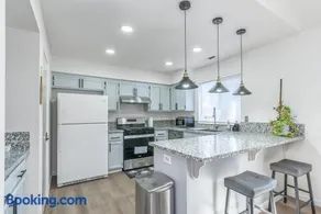 3BR Cozy Home~ Stylish & New ~ UC Merced ~ en route Yosemite! - Image 2