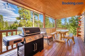 Outdoor Dining and Firepit, Pet Friendly, Breathtaking Views, High End Cabin - Image 3