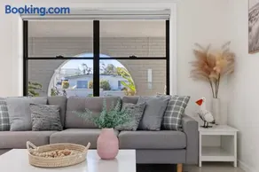 Lakeside Luxury Buff Point - Image 5