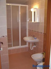 Turistická základna u Nývltů - Image 2