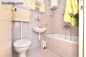 Studio apartment in town center - Image 4