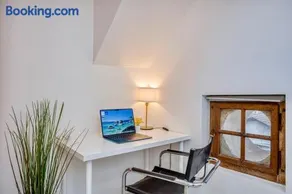COLIVING - Private Suite Bathroom - Toilet - Image 2