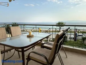 Sea 2 See Beachfront Residence - Image 1