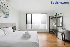 Double Bed - Quiet Greystanes Stay Near M4 with Shared Bathrooms and Amenities - Image 4