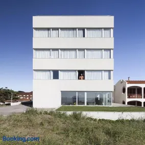 Vista Hotel - Image 1