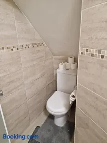 A room double bed 2 People with Hob and Fridge - Image 4