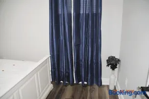Comfortable 3 bedroom basement apartment - Image 4