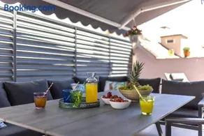 Main Square Duplex with Rooftop Terrace - Image 2