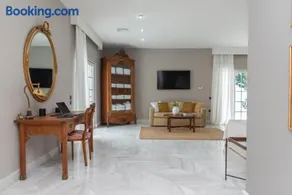 The Manor - Image 3