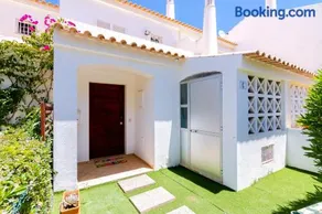 Small Villa 4Pax -Shared Pool @ Homesbyfc - Image 1