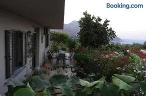 Chrissi's house with garden and sea view Zerviana - Image 2