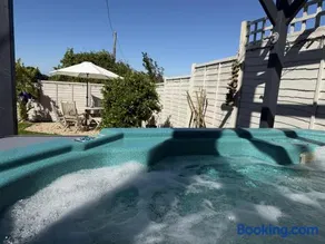 Red Cedars with private Hot tub - Image 2