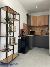 Alex House - Image 2