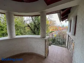Pine Grove Villa - Image 2