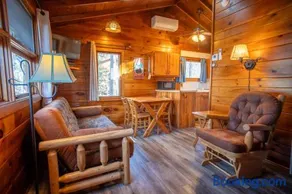 Honeymoon Cabin - One Bed Retreat - Parking - Netflix CB07 - Image 3