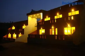 The Yellow Retreat - Image 2