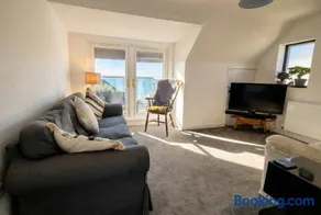 Hill Head Beachside Cottage with Large Garden and Sea Views 5bed slp12 - Image 5