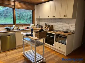 Adelaide Hills Creek-Side Retreat - Image 2