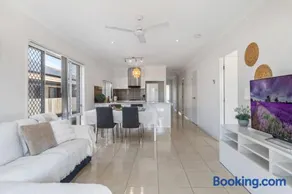 Modern 3BR Home in Peaceful Deebing Heights - Image 5