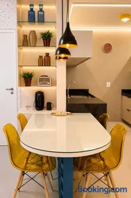 Lindo Apartamento com Vibe Retro Chique Colorido - Image 2
