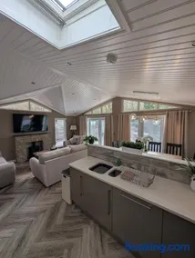 Luxury Hot Tub 3 Bedroom Lodge - Lake Windermere - Image 3