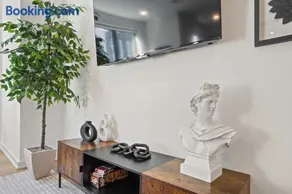 Huxley 6 Elegant Penthouse Heart of Downtown DC - Image 4