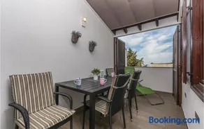 Two-Bedroom Apartment In Cervar Porat - Image 2