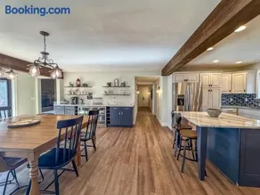 Modern Stunning Private Flat Lakefront - Image 3