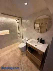 Vendederas Boutique Villa Luxury Rustic Stay in Alhama de Granada - Image 4