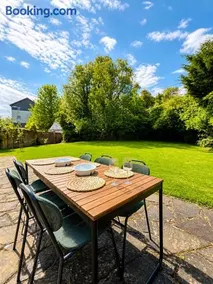 White House Hideaway with sea views, 2 minute walk to Pett Level beach - Image 5