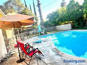 Beautiful Home & Pool - Image 5